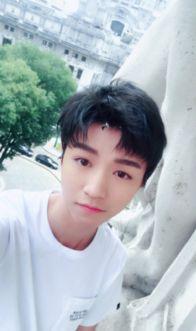 吃瓜娱乐圈王俊凯,娱乐圈的瓜田明星