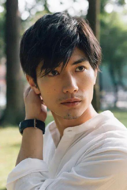 娱乐吃瓜君佐藤健,娱乐吃瓜君的时尚偶像养成记