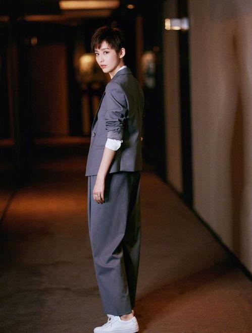 娱乐吃瓜酱霸道总裁衬衫