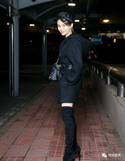 娱乐吃瓜酱服装图片,揭秘娱乐吃瓜酱的潮流服装造型